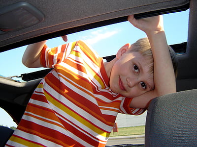 boy inside the car thumbnail