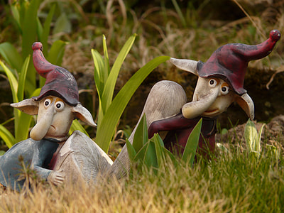 two red and blue gnomes thumbnail