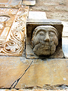 Face, Medieval thumbnail