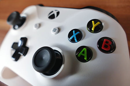 white Xbox One console thumbnail