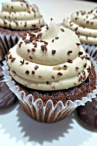 cupcake with vanilla toppings thumbnail