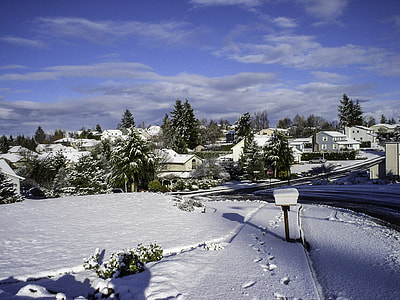 Snow covering a neighborhood in Salem, Oregon thumbnail