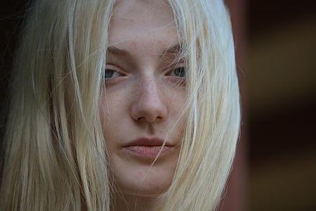 portraiture photography of blonde haired woman thumbnail