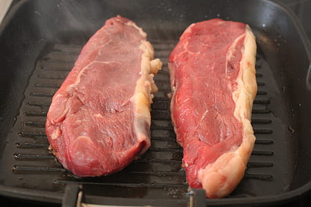 meat on skillet pan thumbnail