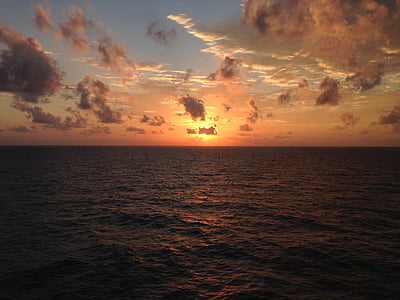 photo of ocean at golden hour thumbnail