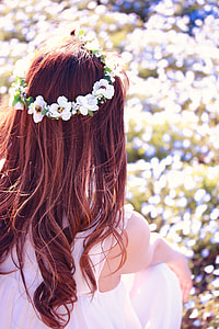 woman wearing white flower crown thumbnail