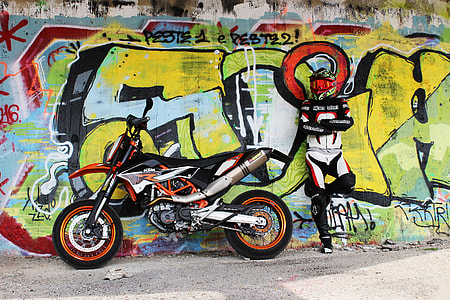 Ktm 690 smc thumbnail