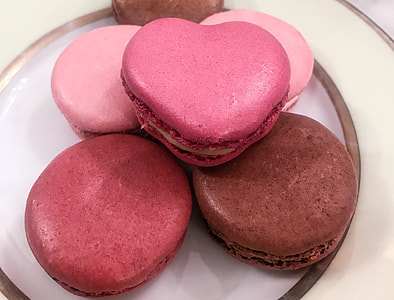 pink and brown macarrons thumbnail