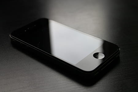 black iPhone 4 thumbnail