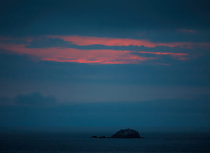 island surrounding by water thumbnail