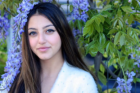woman in white top with eyeliner thumbnail