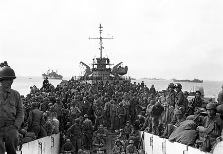 The 31st Infantry lands at Inchon during the Korean War thumbnail