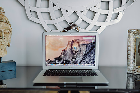 Silver Apple MacBook thumbnail