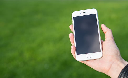 person holding gold iPhone 6 thumbnail