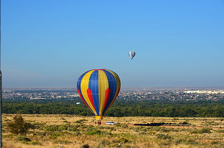two hot air balloons thumbnail