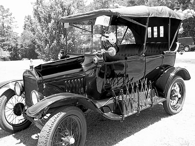 vintage black car thumbnail