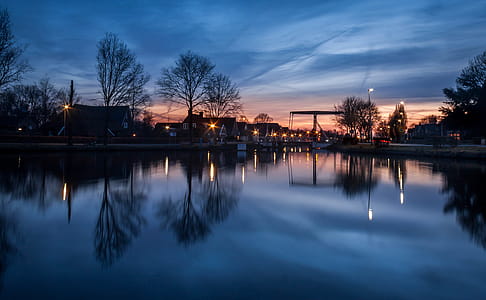 Houses Near to Body of Water thumbnail
