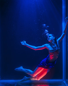 woman inside aquarium performing thumbnail