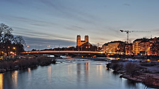 London Bridge during daytime thumbnail