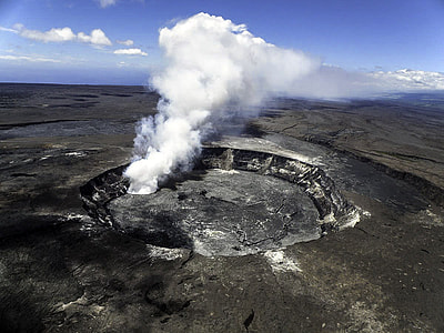 Halema'uma'u Crater in Hawaii Volcanoes National Park thumbnail