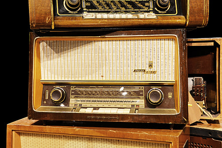 transistor radio on shelf thumbnail