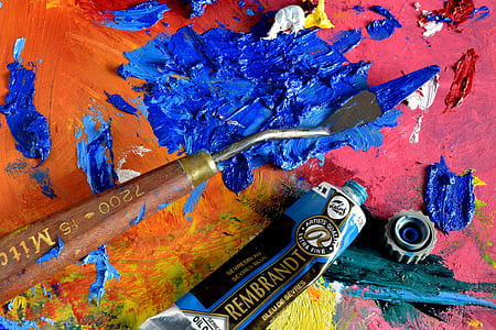 paint color soft-tube and scalper on palette thumbnail