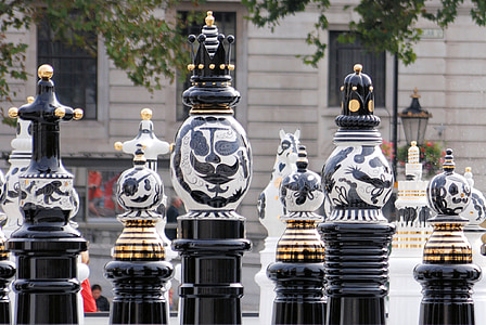black-and-white metal post decors thumbnail