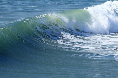 photo of crashing waves thumbnail