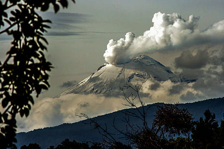 photo of a volcano thumbnail