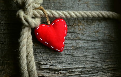 heart-shaped red pillow thumbnail