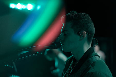 man singing on the microphone thumbnail