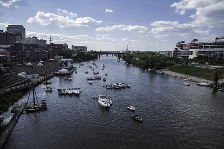 Boats on the Cumberland River in Nashville thumbnail
