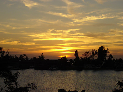 Sunset over the bay in Bonita Beach in Florida thumbnail