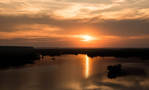 Orange Sunset over the Mississippi thumbnail