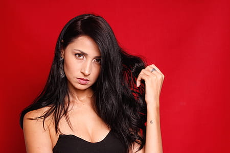 Woman Wearing Black Strapless Top thumbnail