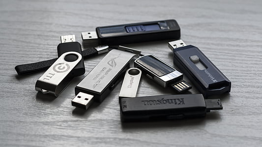 gray flash drives on gray table thumbnail