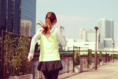 girl wearing green top while runninng thumbnail