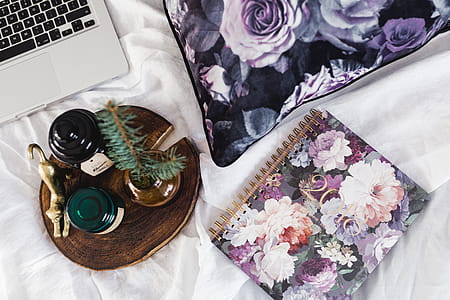 Violet 2018 Day Planner thumbnail
