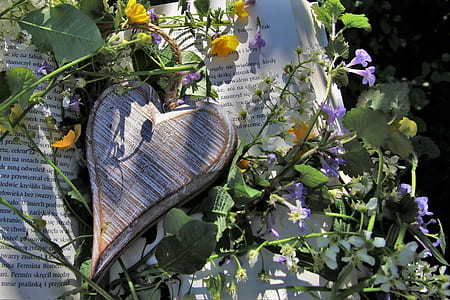 heart trinket box surrounded by leaves thumbnail