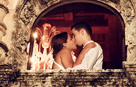 man and woman kissing each other thumbnail