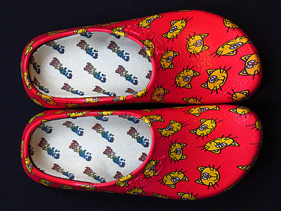 pair of red-and-yellow cats print slip-on shoes thumbnail