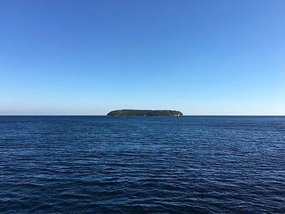 islet in the middle of ocean thumbnail