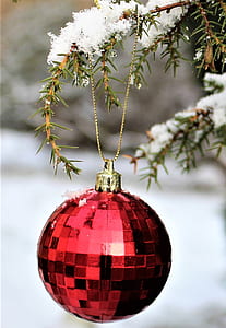tilt shift lens photo of red bauble thumbnail