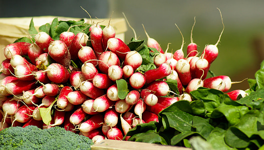 red fruit lot on top green leaf thumbnail