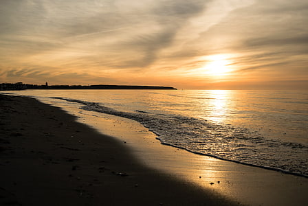 seashore under sunset thumbnail