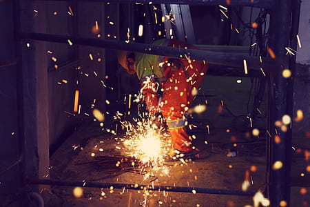man cutting steel bars thumbnail