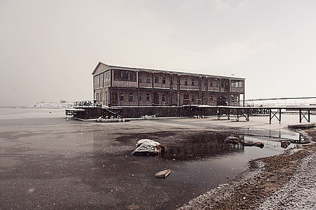 Berth in the snow thumbnail