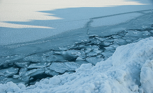 landscape photography of snow thumbnail