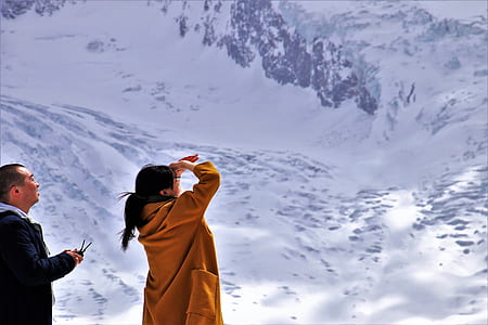 man and woman looking mountain thumbnail