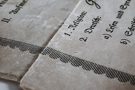 close-up photography of gray bookpage thumbnail